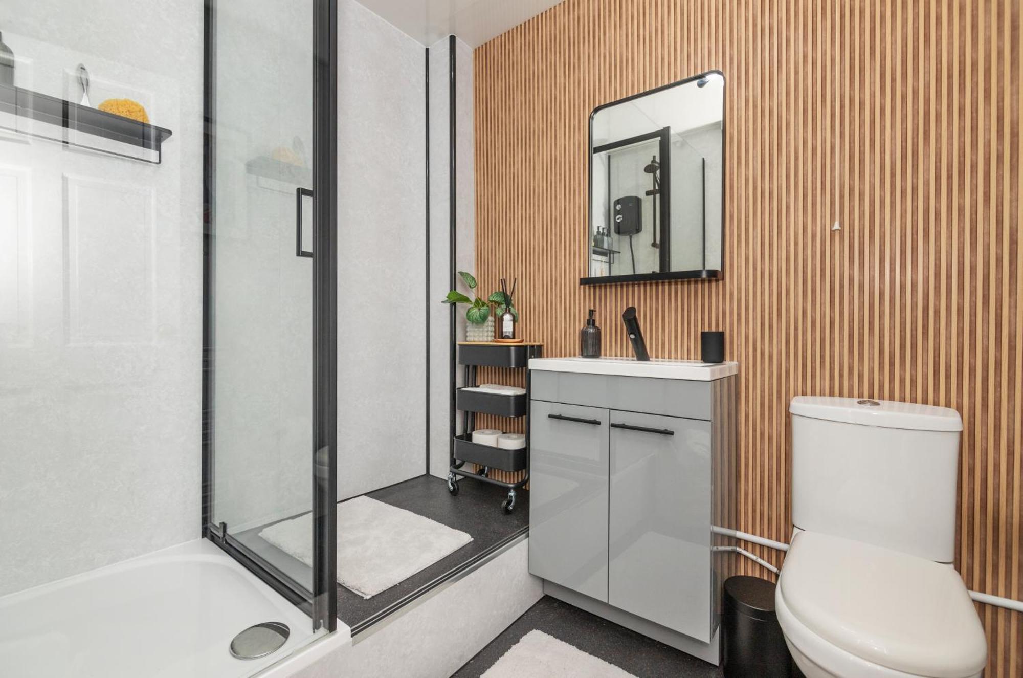 布罗克斯本Trendy 2 Bed Flat - Near Airport公寓 外观 照片